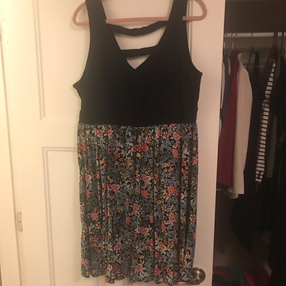 Black & floral dress TORRID SZ 2 worn once!